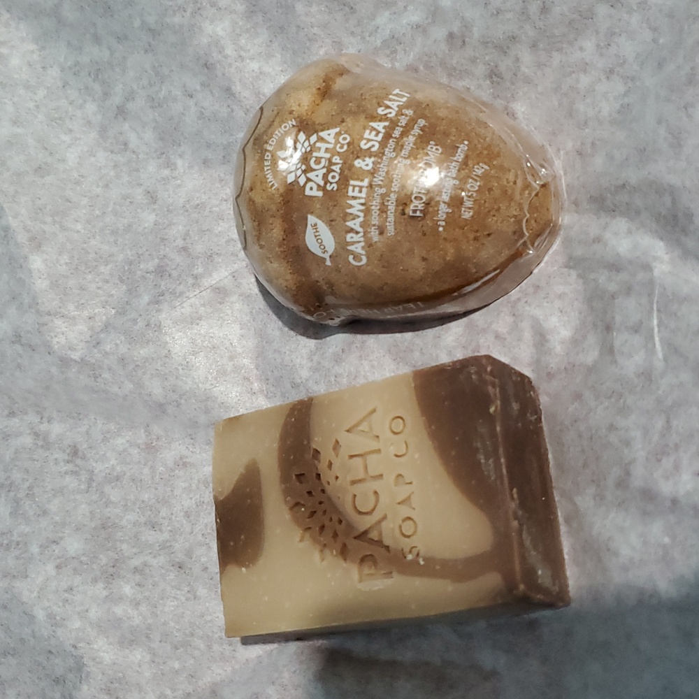 Pacha Soap Caramel & Sea Salt Froth Bomb and Bar of Soap Set